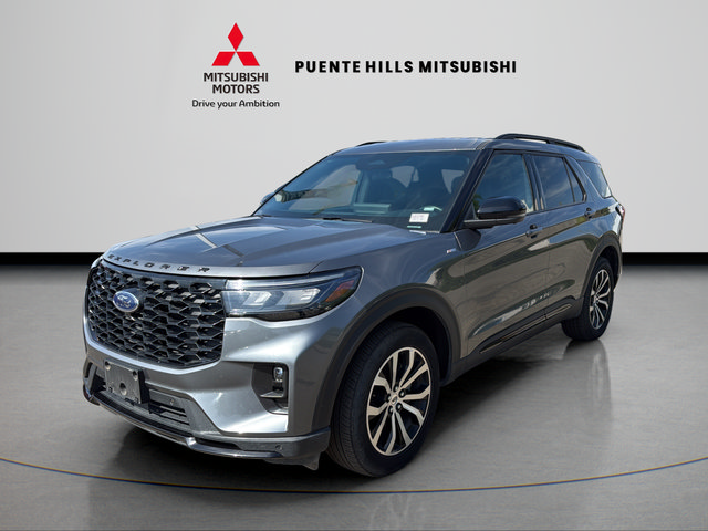 Used 2025 Ford Explorer ST-Line AWD/4WD image 1