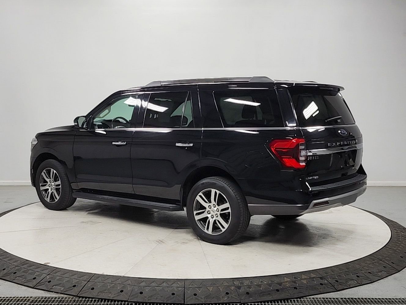Used 2024 Ford Expedition Limited RWD image 5