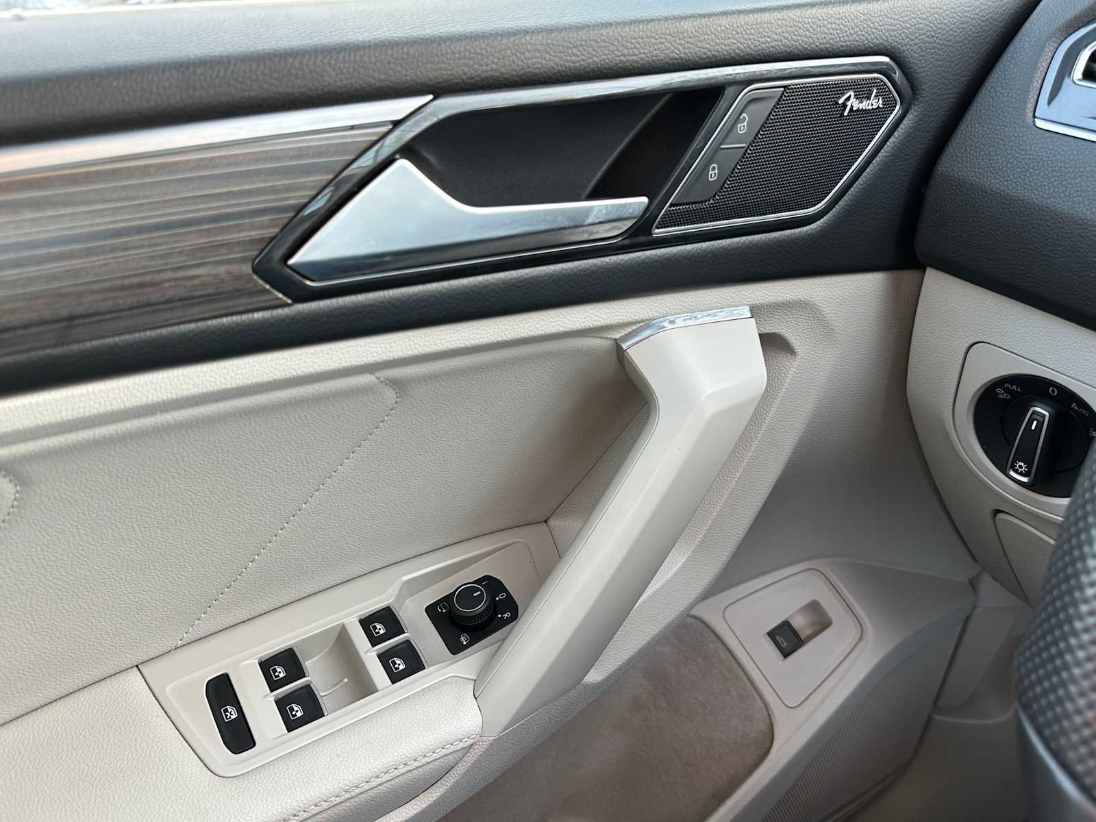 Used 2022 Volkswagen Tiguan SEL R-Line image 32