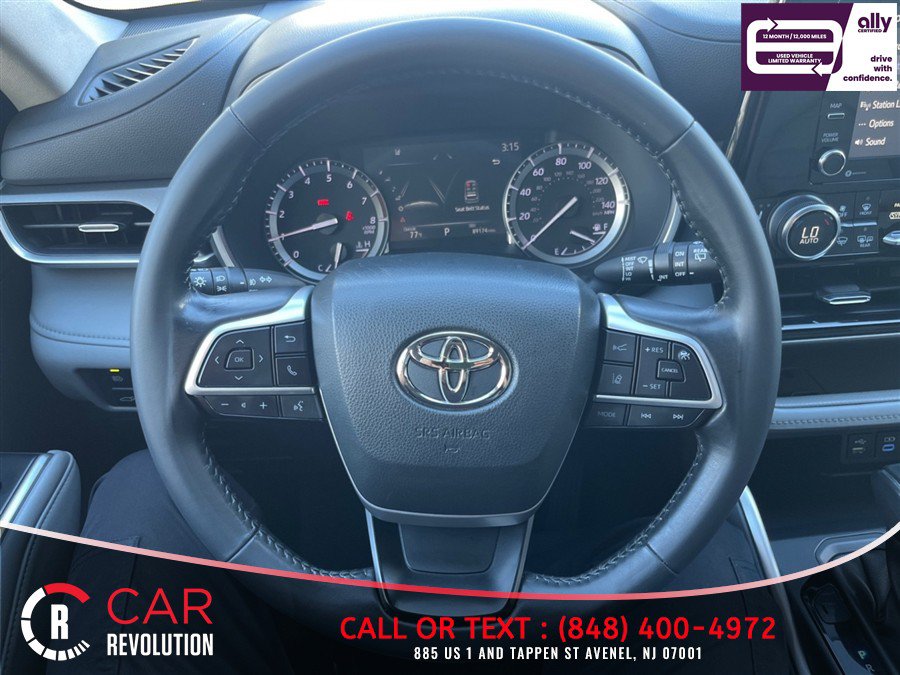 Used 2022 Toyota Highlander XLE AWD/4WD image 14