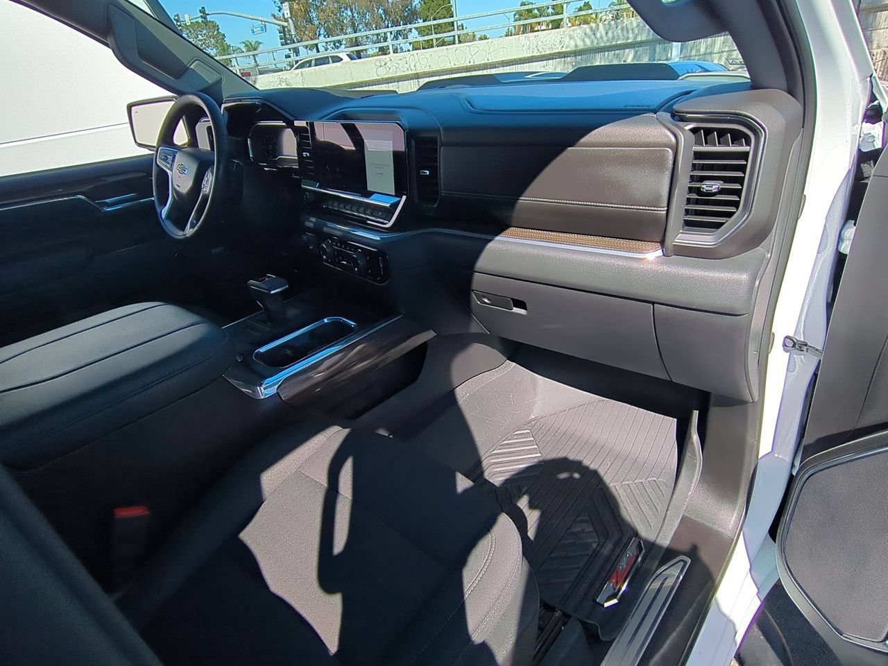 Used 2024 Chevrolet Silverado 1500 LT Trail Boss w/ Convenience Package II AWD/4WD image 29