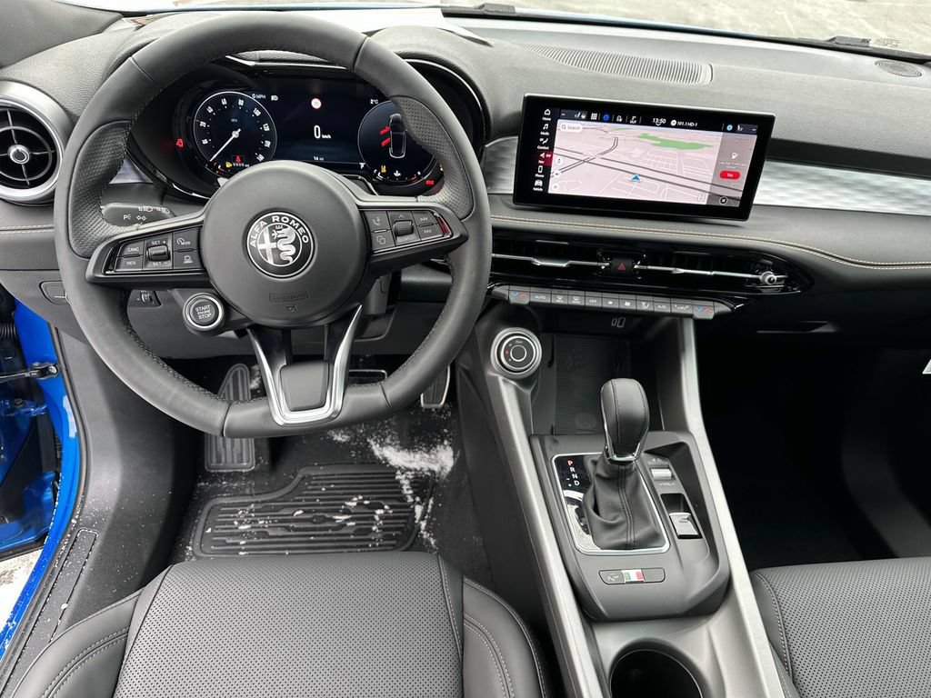 New 2025 Alfa Romeo Tonale w/ Premium Package AWD/4WD image 2