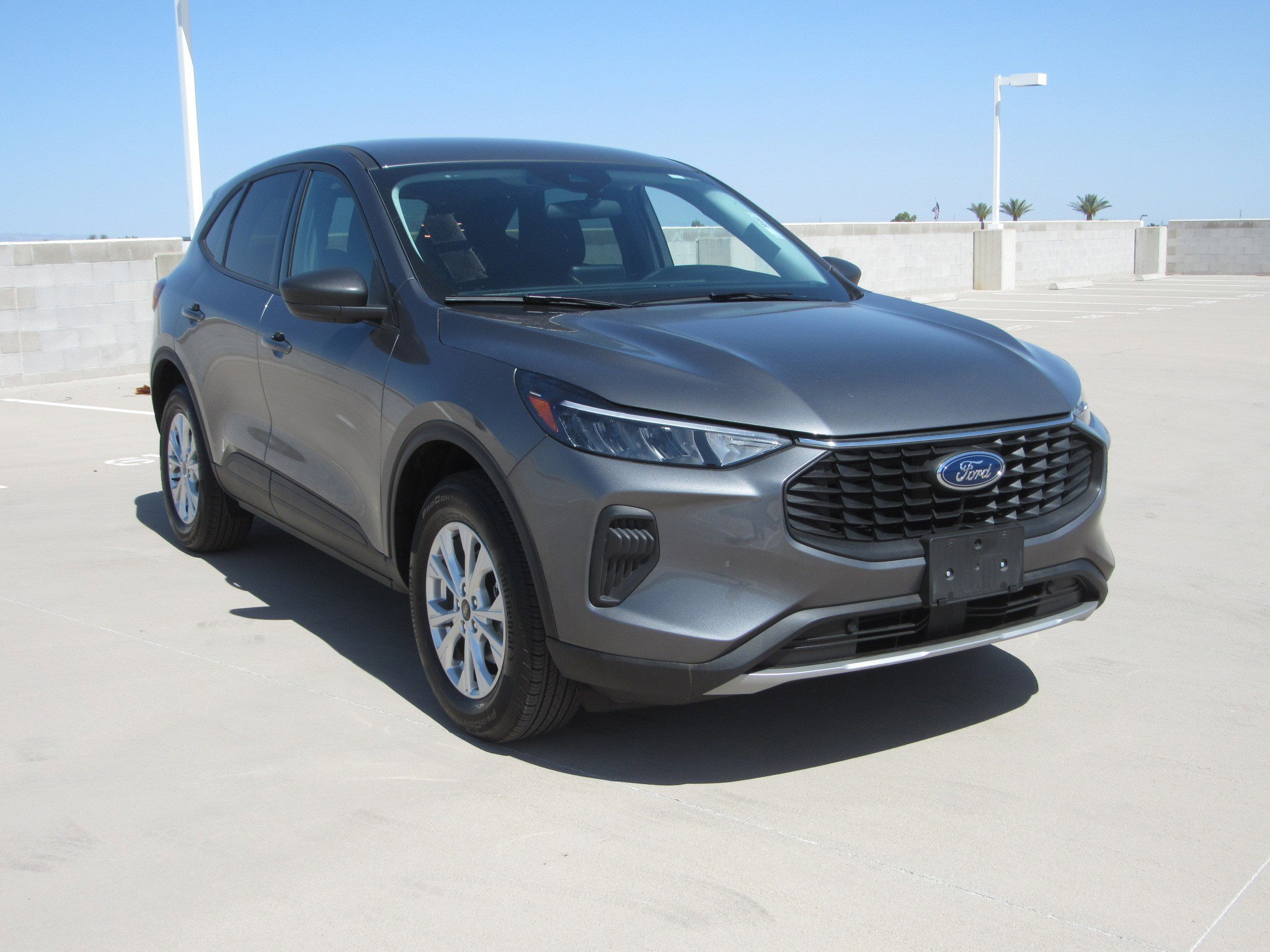 Used 2025 Ford Escape Active AWD/4WD image 2