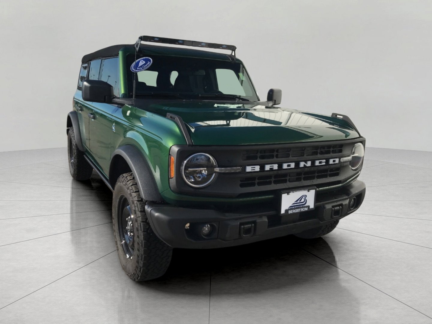Used 2023 Ford Bronco Black Diamond image 1