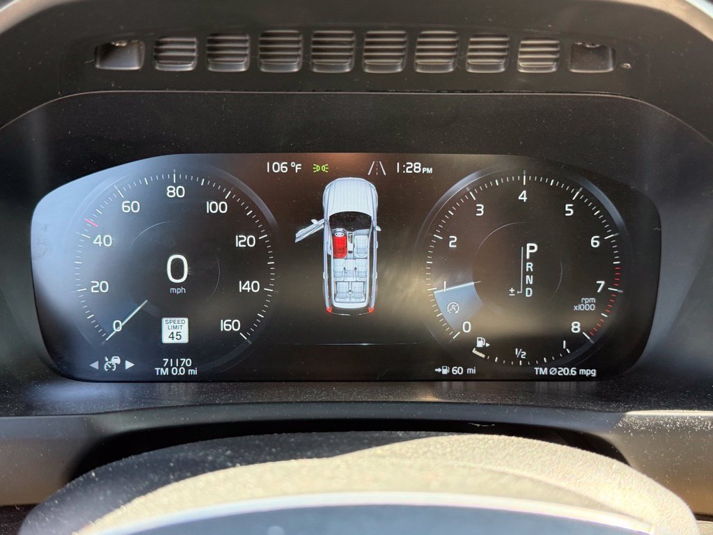 Used 2017 Volvo XC90 T6 Momentum w/ Vision Package AWD/4WD image 17
