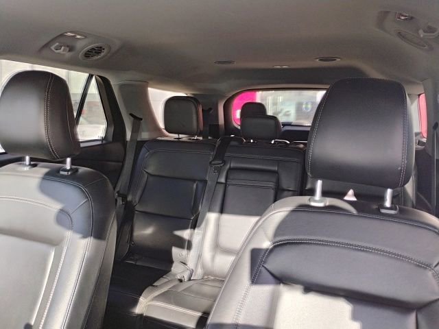 Used 2023 Ford Explorer XLT w/ Equipment Group 202A AWD/4WD image 18
