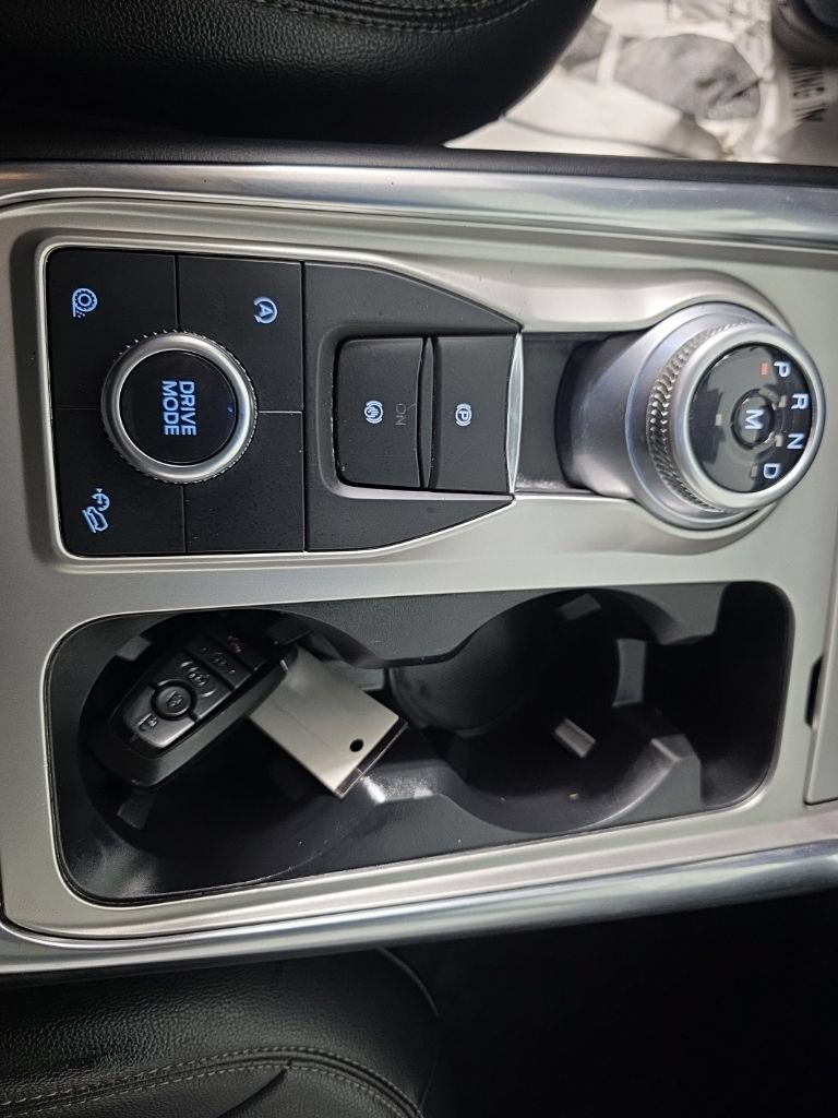 Used 2020 Ford Explorer XLT w/ Equipment Group 202A AWD/4WD image 20