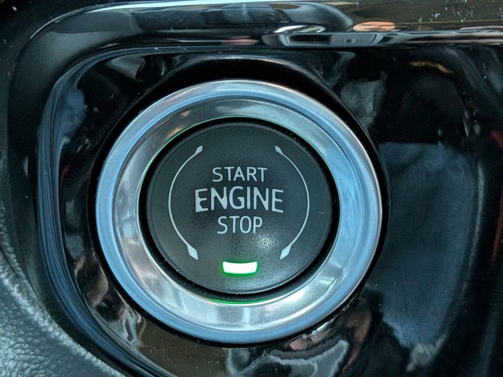 Used 2025 Chevrolet Silverado 1500 LTZ AWD/4WD image 31