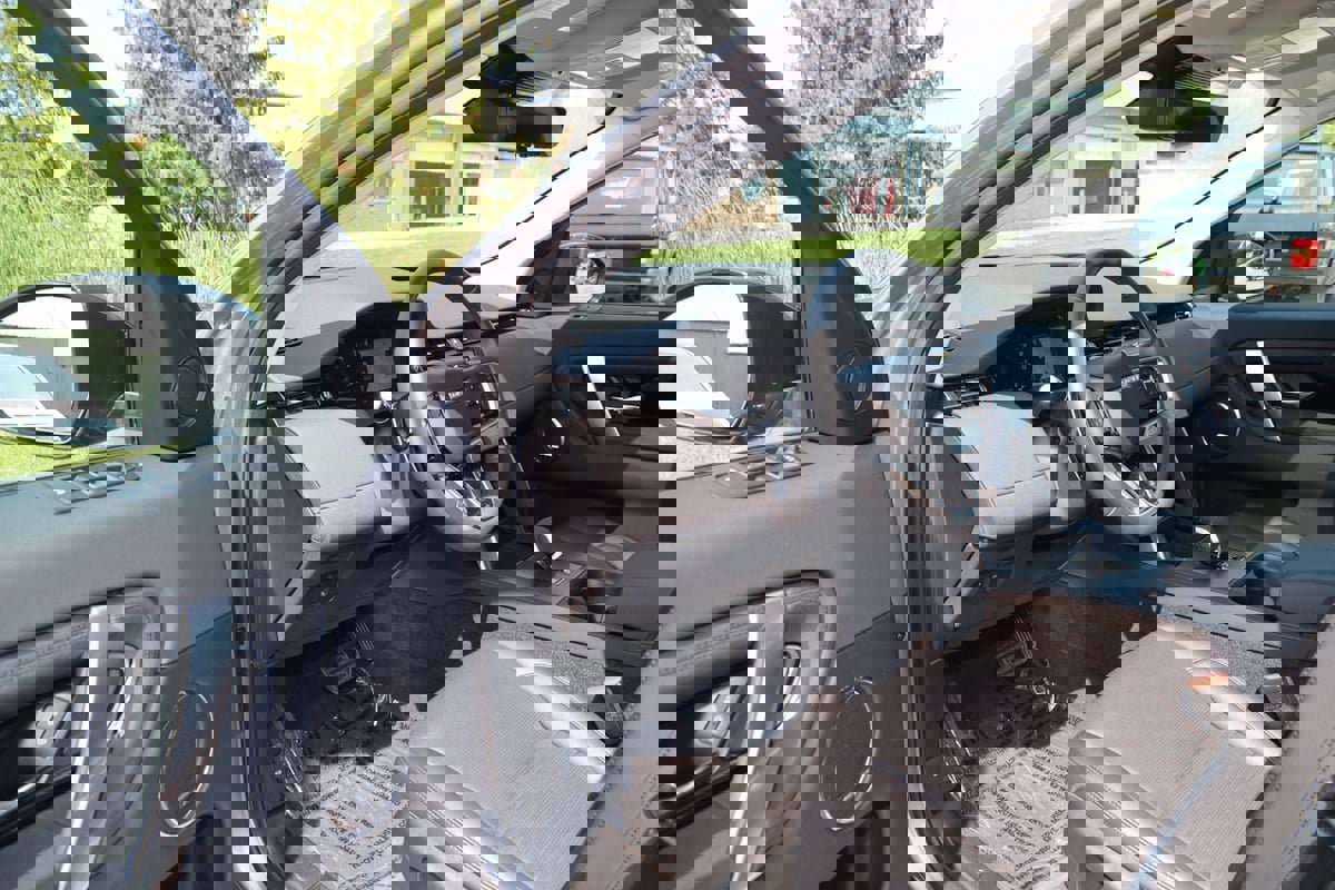 Used 2024 Land Rover Discovery Sport S image 64