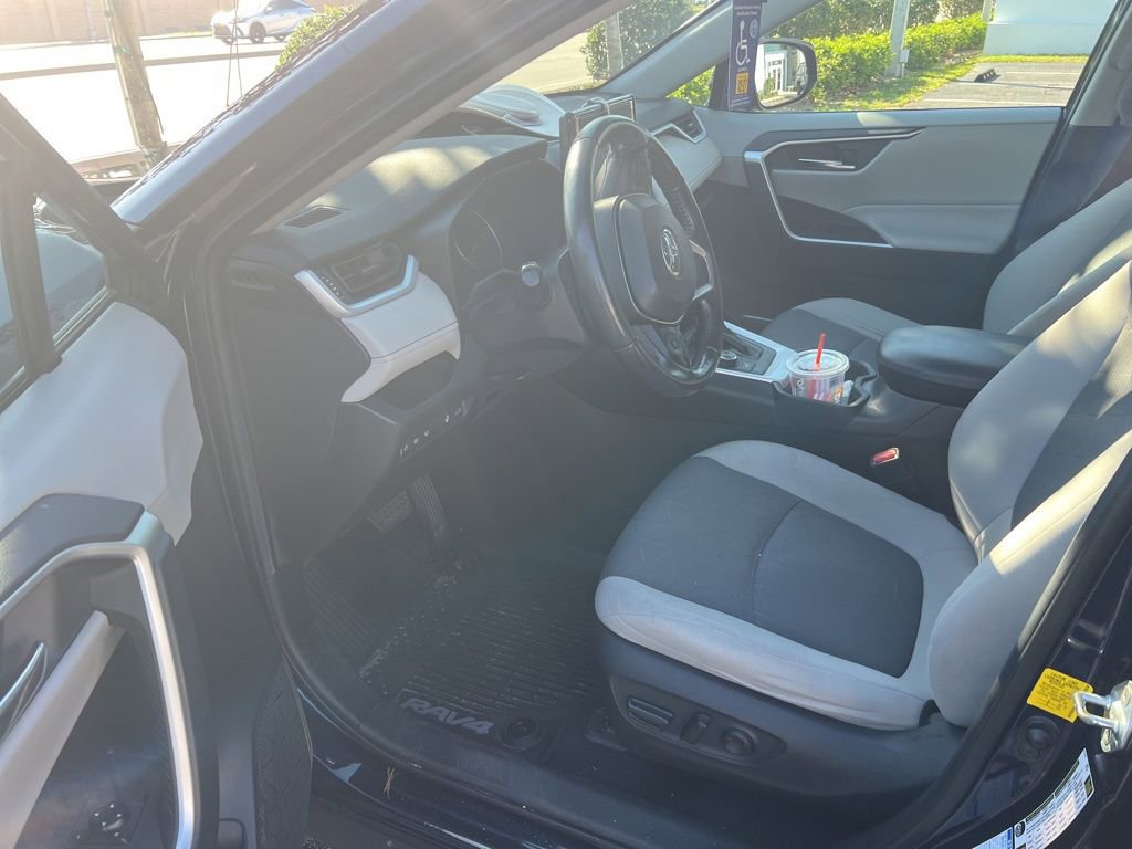 Used 2020 Toyota RAV4 XLE w/ Convenience Package AWD/4WD image 3