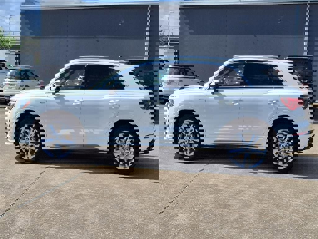 Used 2019 Audi Q3 2.0T Premium w/ Convenience Package image 5