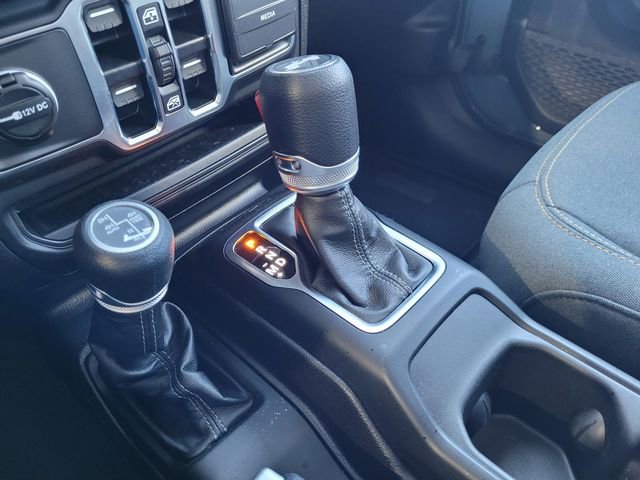 Certified 2025 Jeep Wrangler Unlimited Sahara w/ Safety Group AWD/4WD image 12