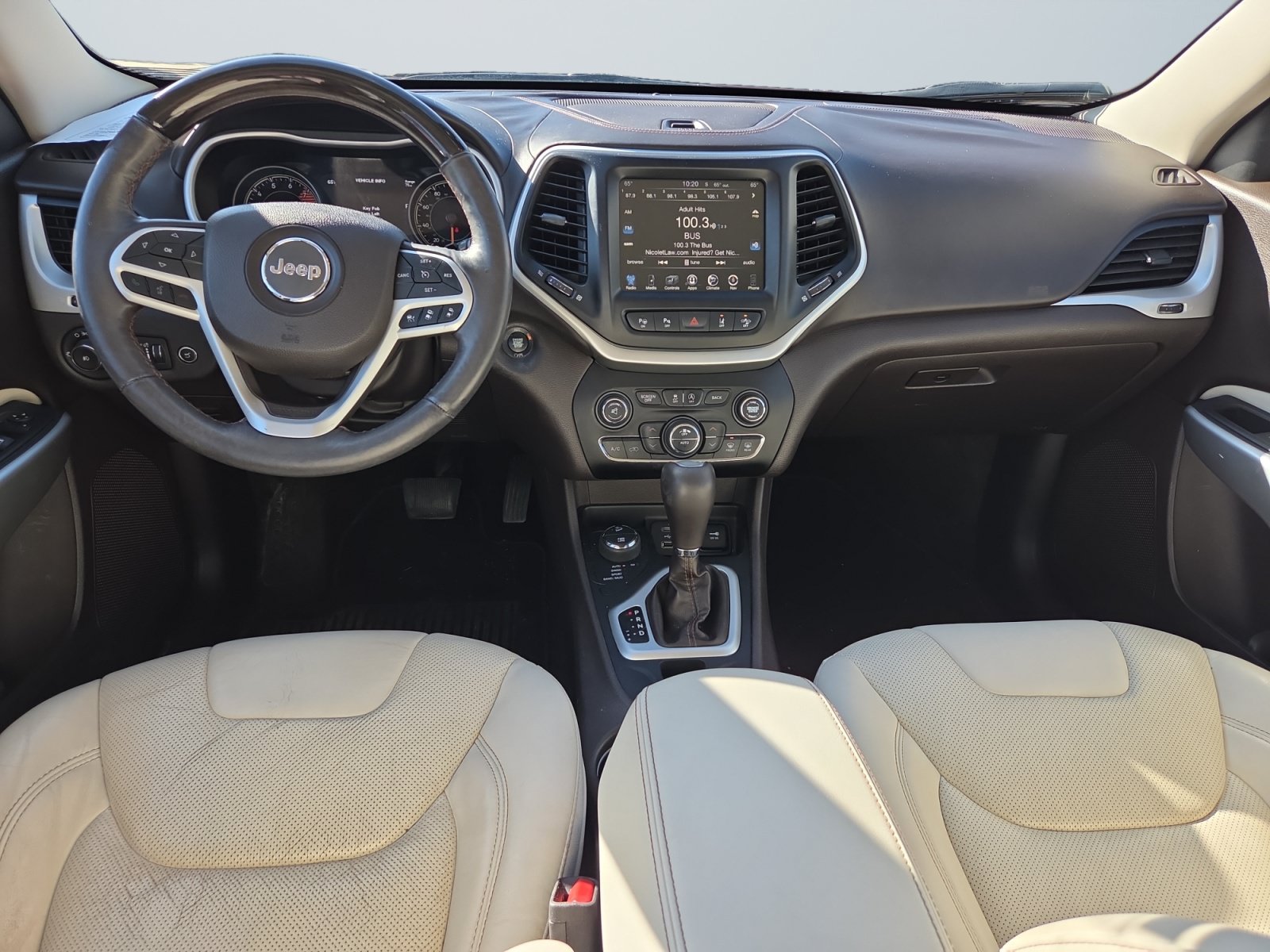 Used 2017 Jeep Cherokee Overland w/ Technology Group AWD/4WD image 11