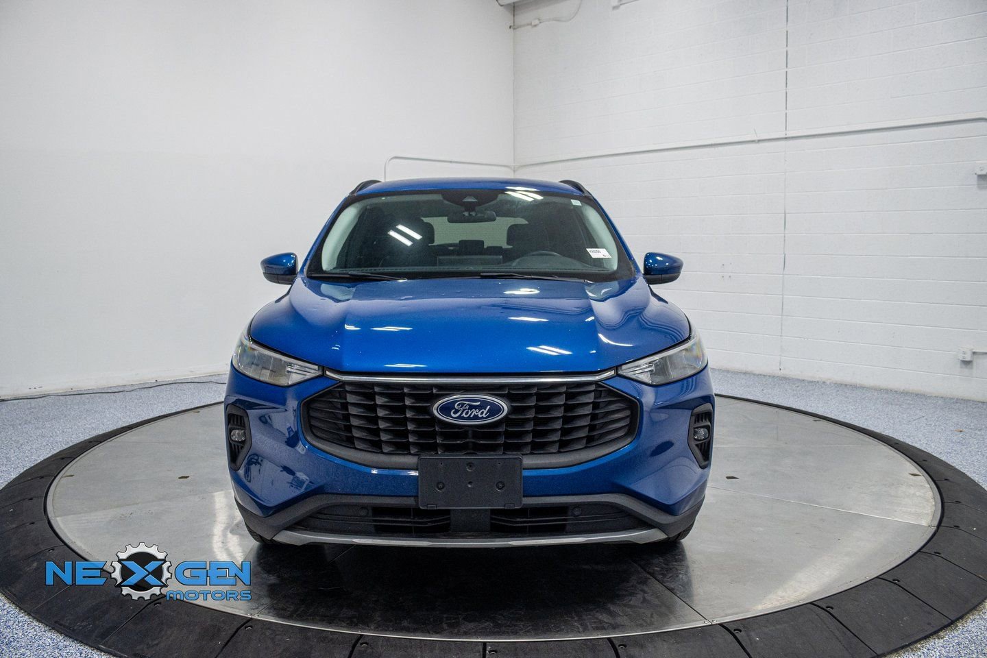 Used 2023 Ford Escape SE image 2