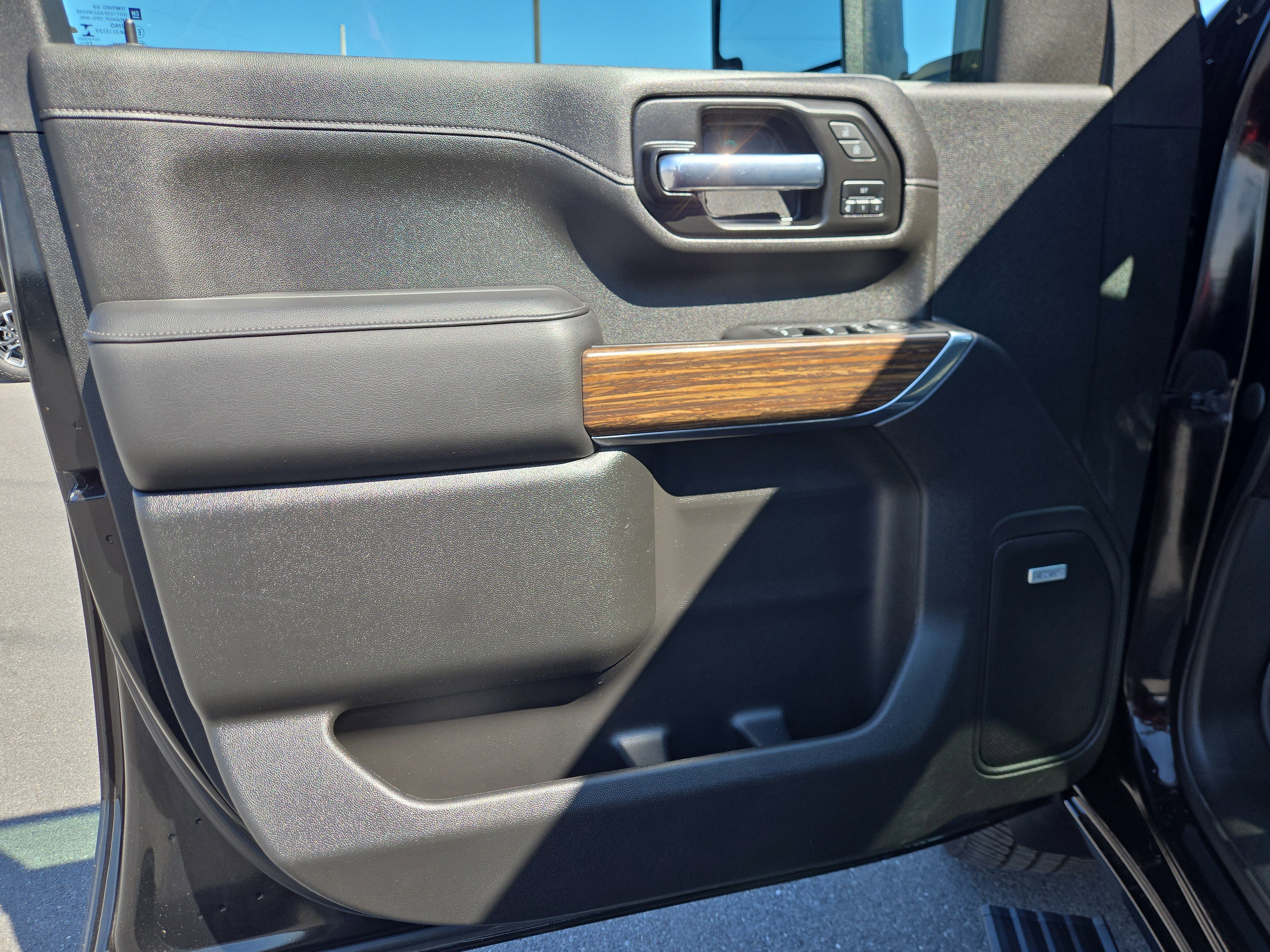 Used 2022 Chevrolet Silverado 2500 High Country w/ Z71 Off-Road Package image 15