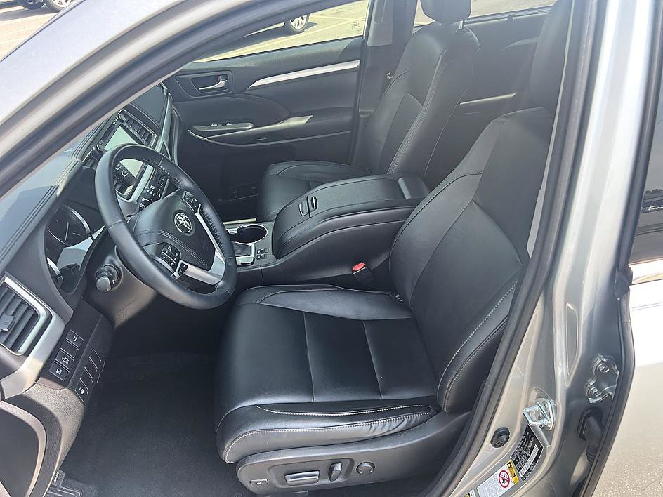 Used 2018 Toyota Highlander XLE FWD image 13