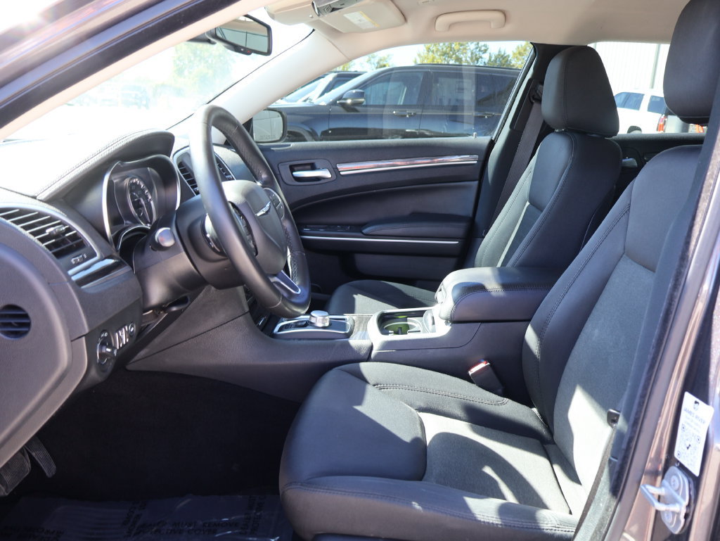 Used 2019 Chrysler 300 Touring w/ Driver Convenience Group RWD image 22