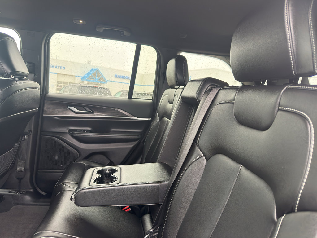 Used 2024 Jeep Grand Cherokee Limited image 34