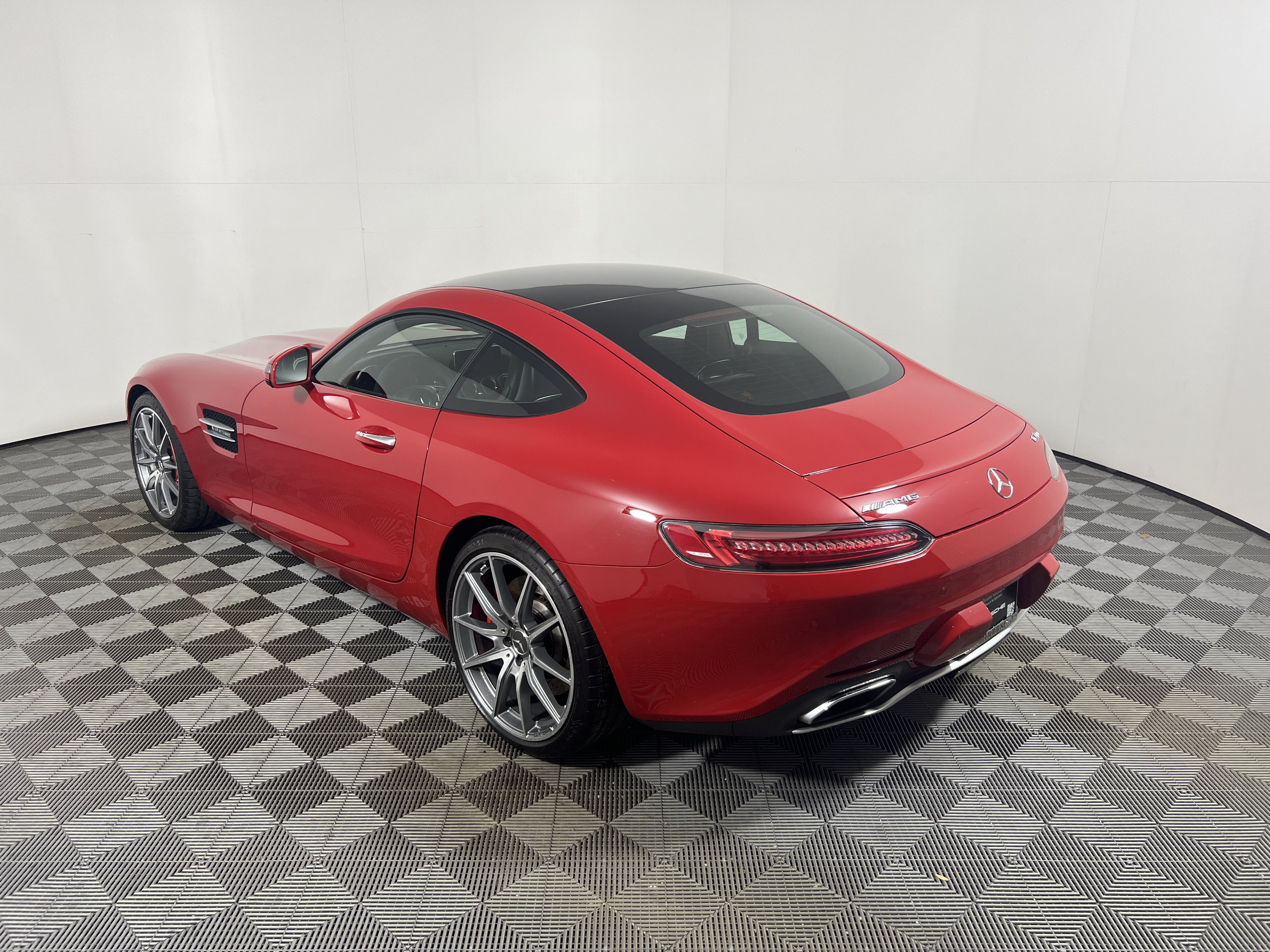 Used 2016 Mercedes-Benz AMG GT S image 3