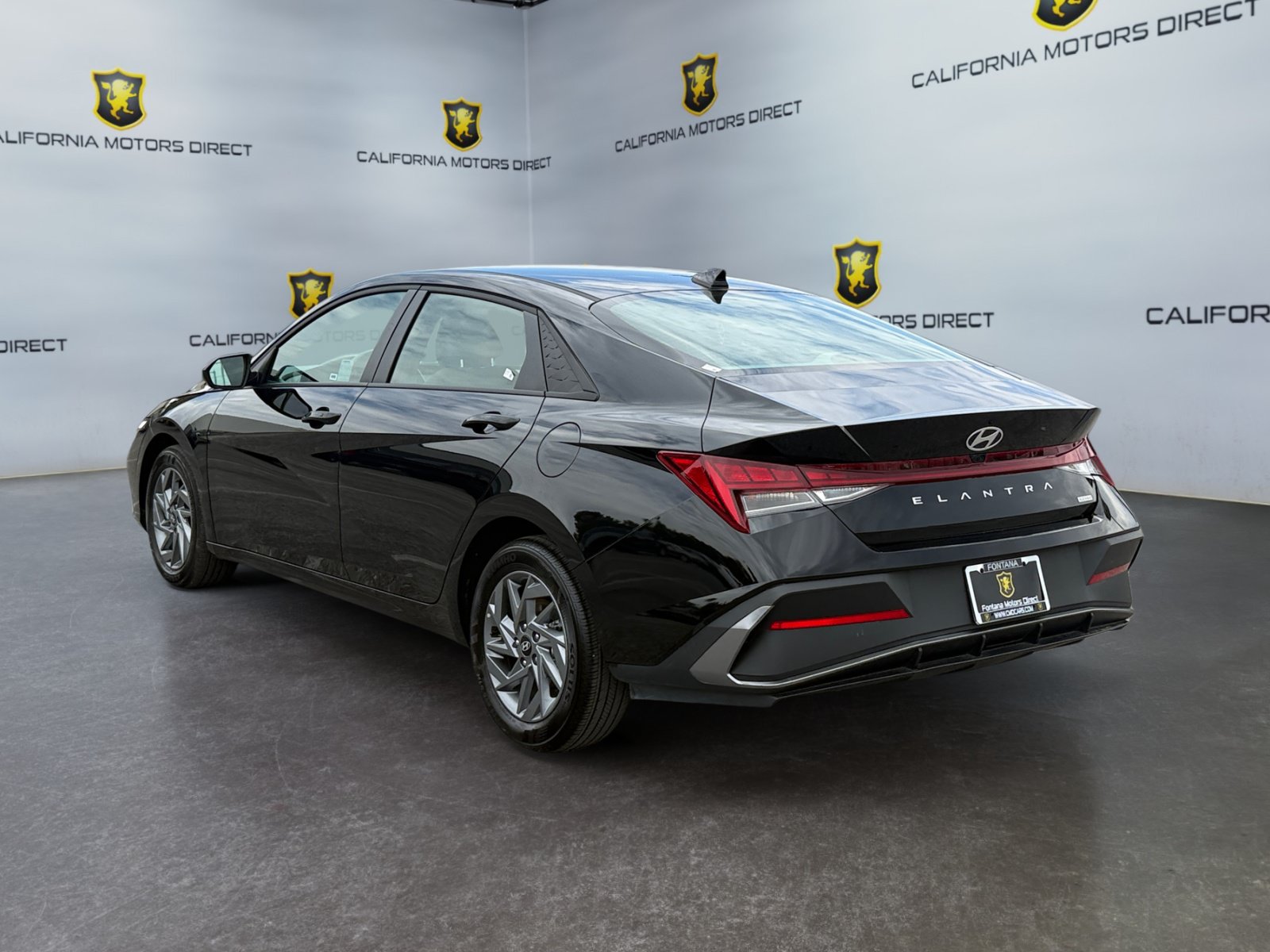 Used 2026 Hyundai Elantra Hybrid w/ Cargo Package FWD image 3