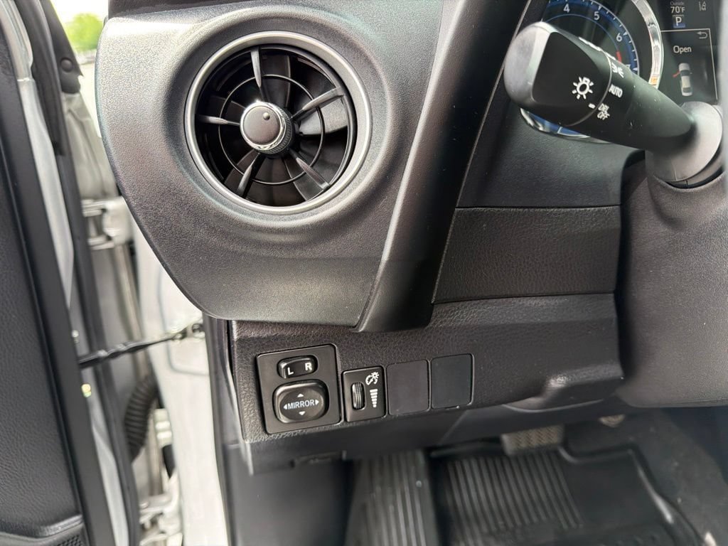 Used 2017 Toyota Corolla SE w/ Carpet Mat Package (TMS) FWD image 22