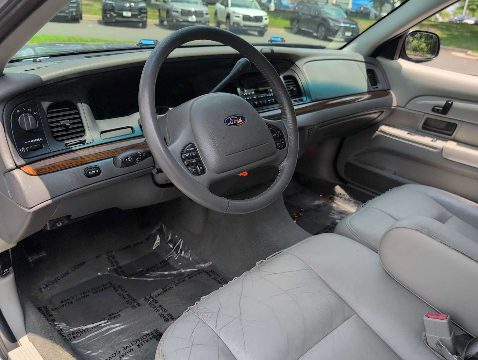 Used 2003 Ford Crown Victoria LX RWD image 10
