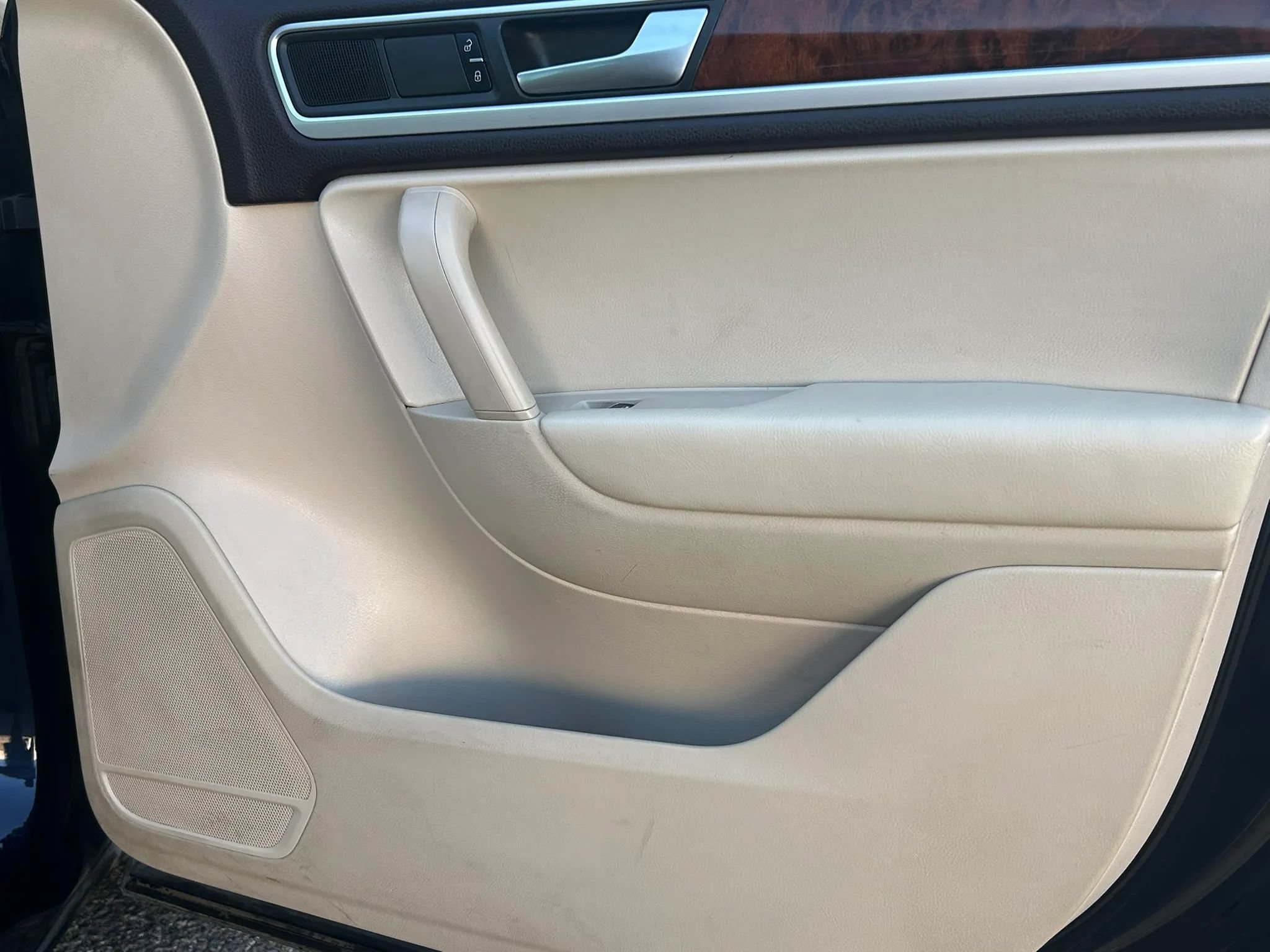 Used 2013 Volkswagen Touareg TDI AWD/4WD image 9