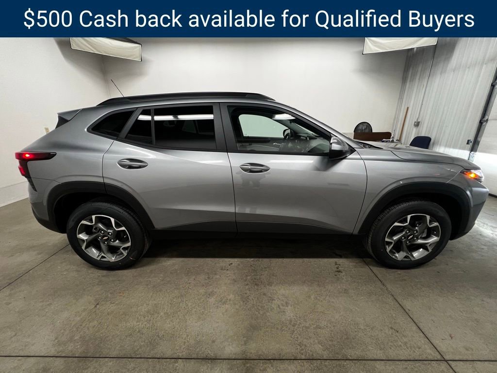 New 2026 Chevrolet Trax LT w/ Driver Confidence Package image 2