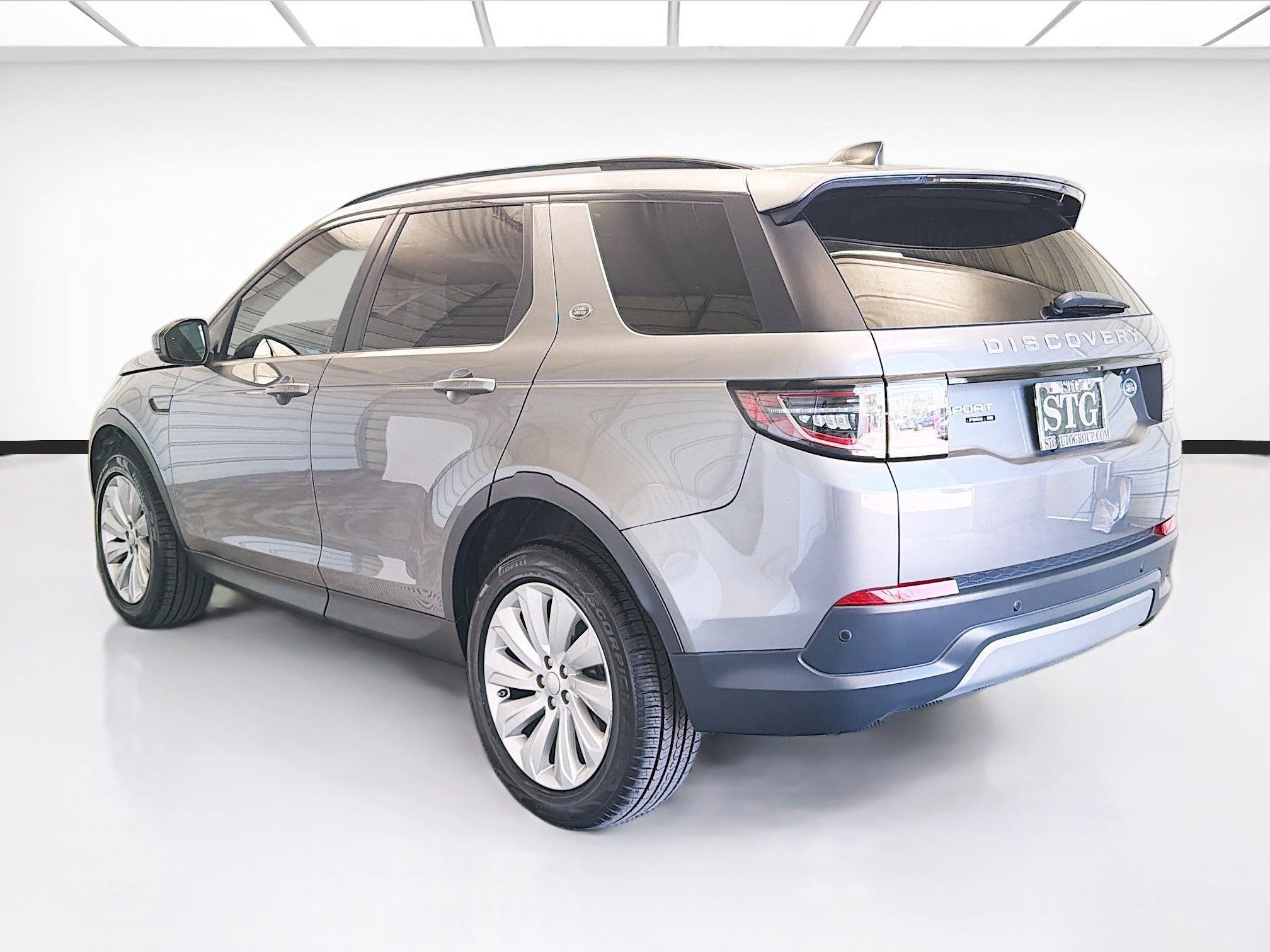 Used 2020 Land Rover Discovery Sport SE image 6