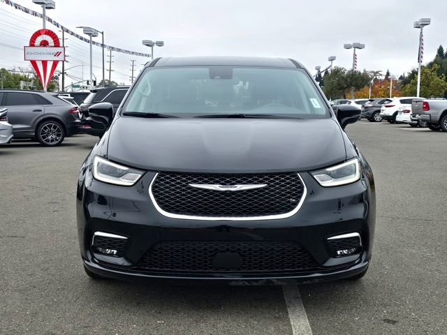 Certified 2024 Chrysler Pacifica Touring-L image 2