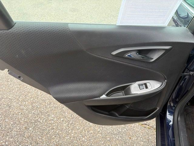 Used 2017 Chevrolet Malibu LT FWD image 14