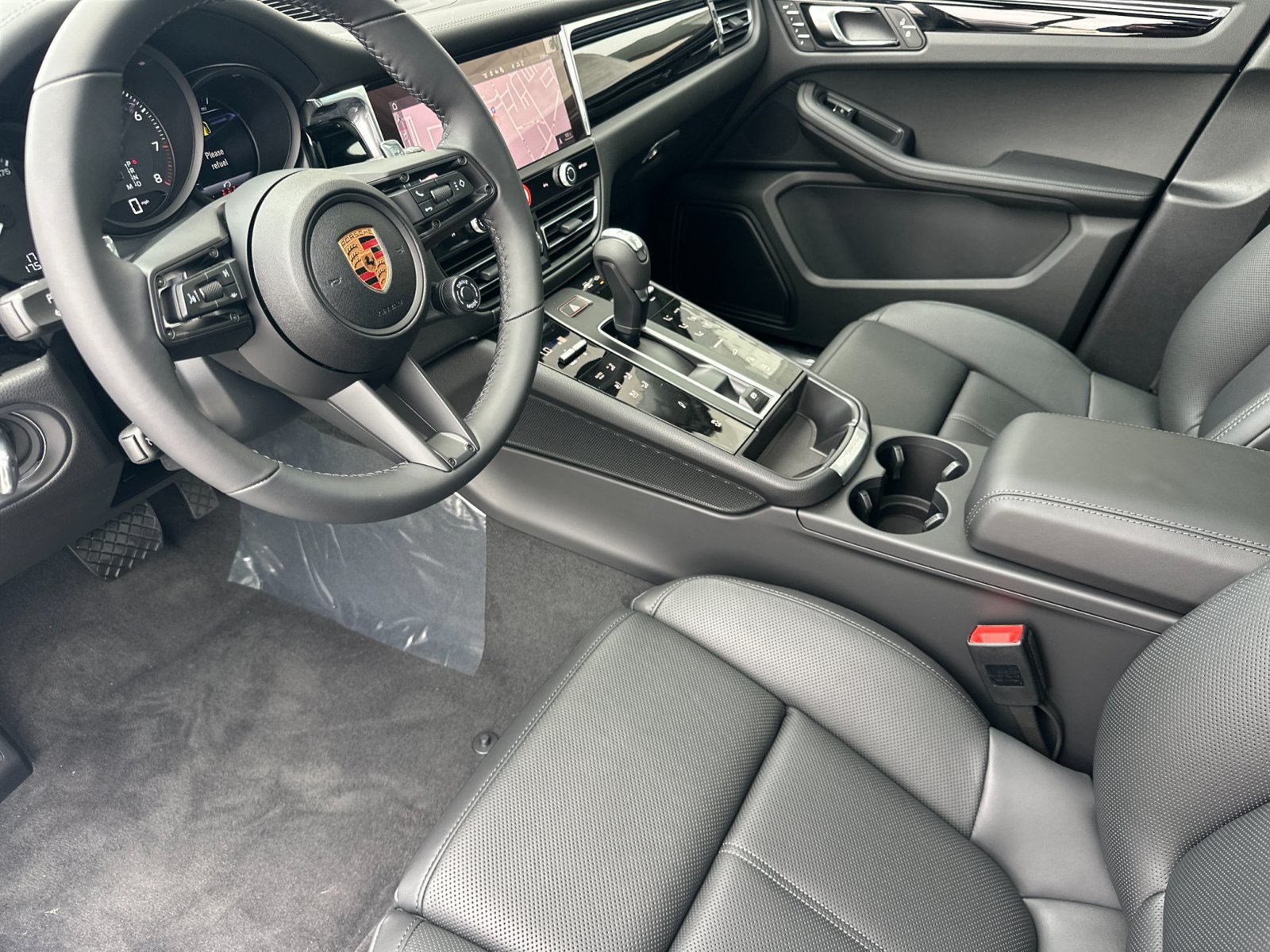 New 2026 Porsche Macan AWD/4WD image 5