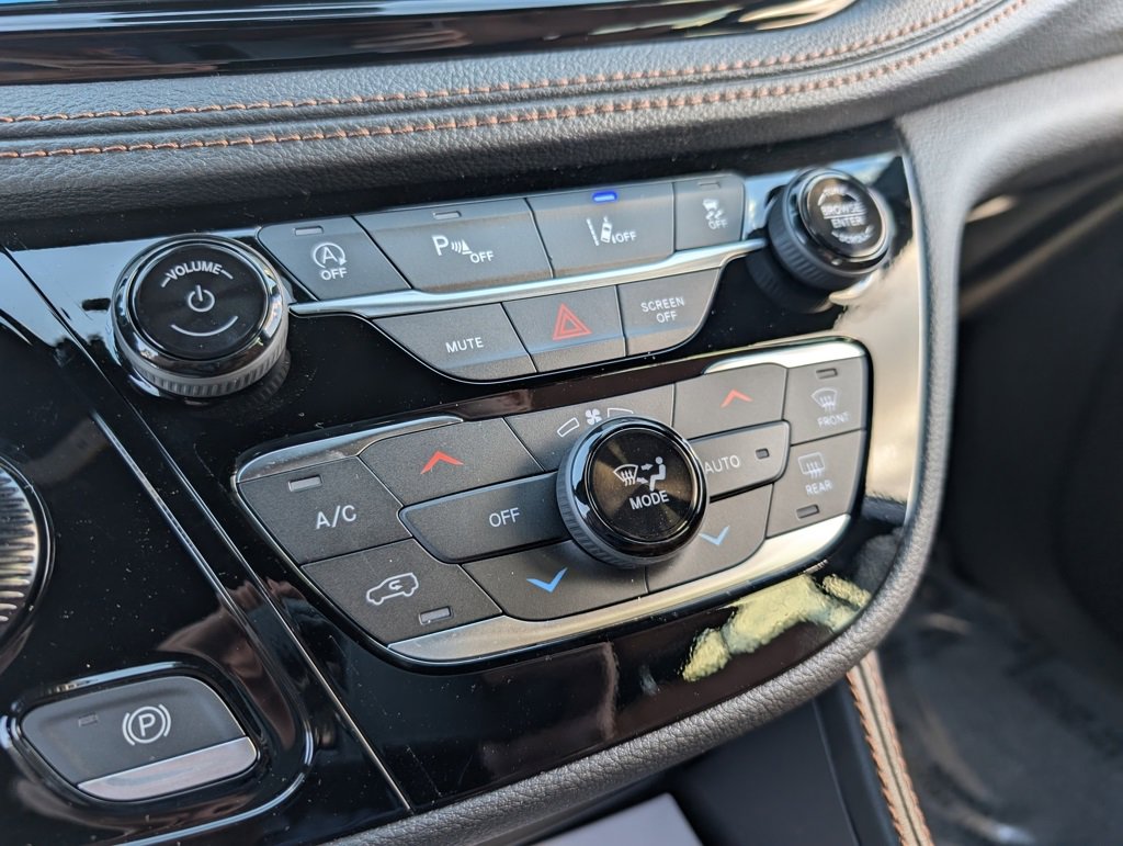 New 2026 Chrysler Pacifica Pinnacle image 33