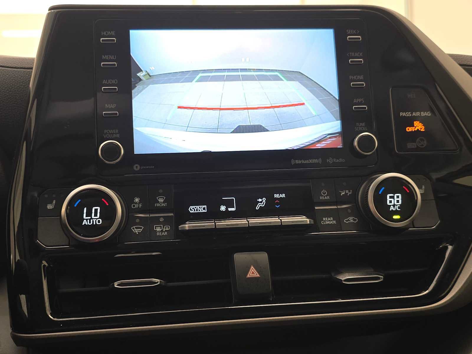 Certified 2020 Toyota Highlander XLE AWD/4WD image 13