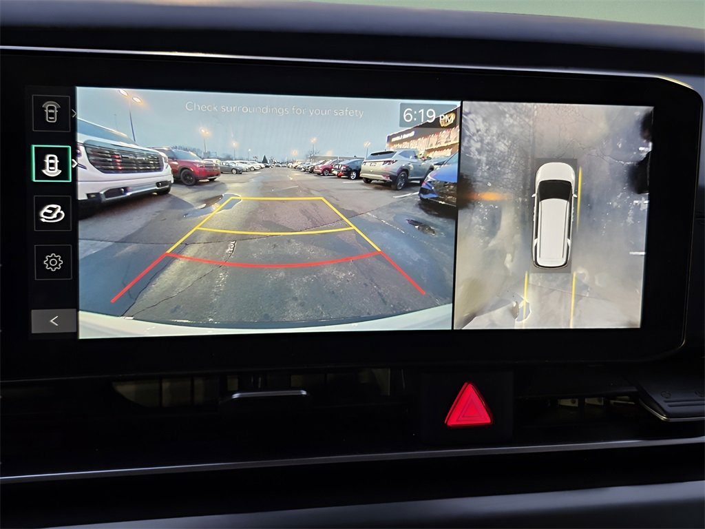 Used 2025 Kia Carnival SX Prestige image 32