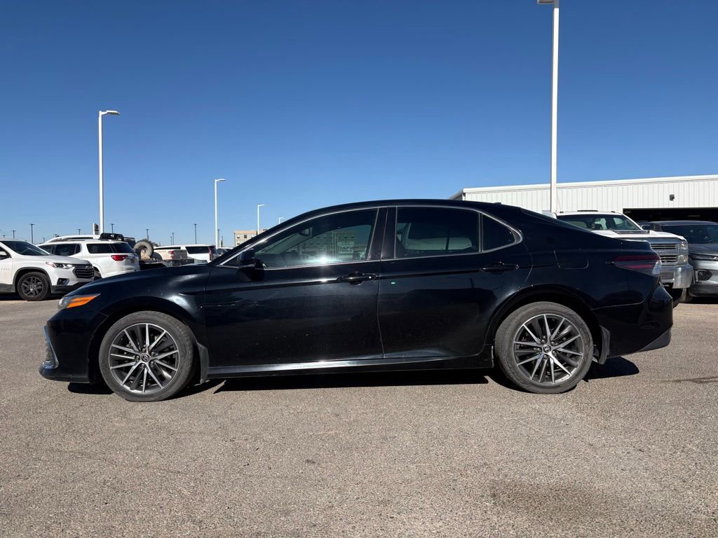 Used 2021 Toyota Camry XLE FWD image 2