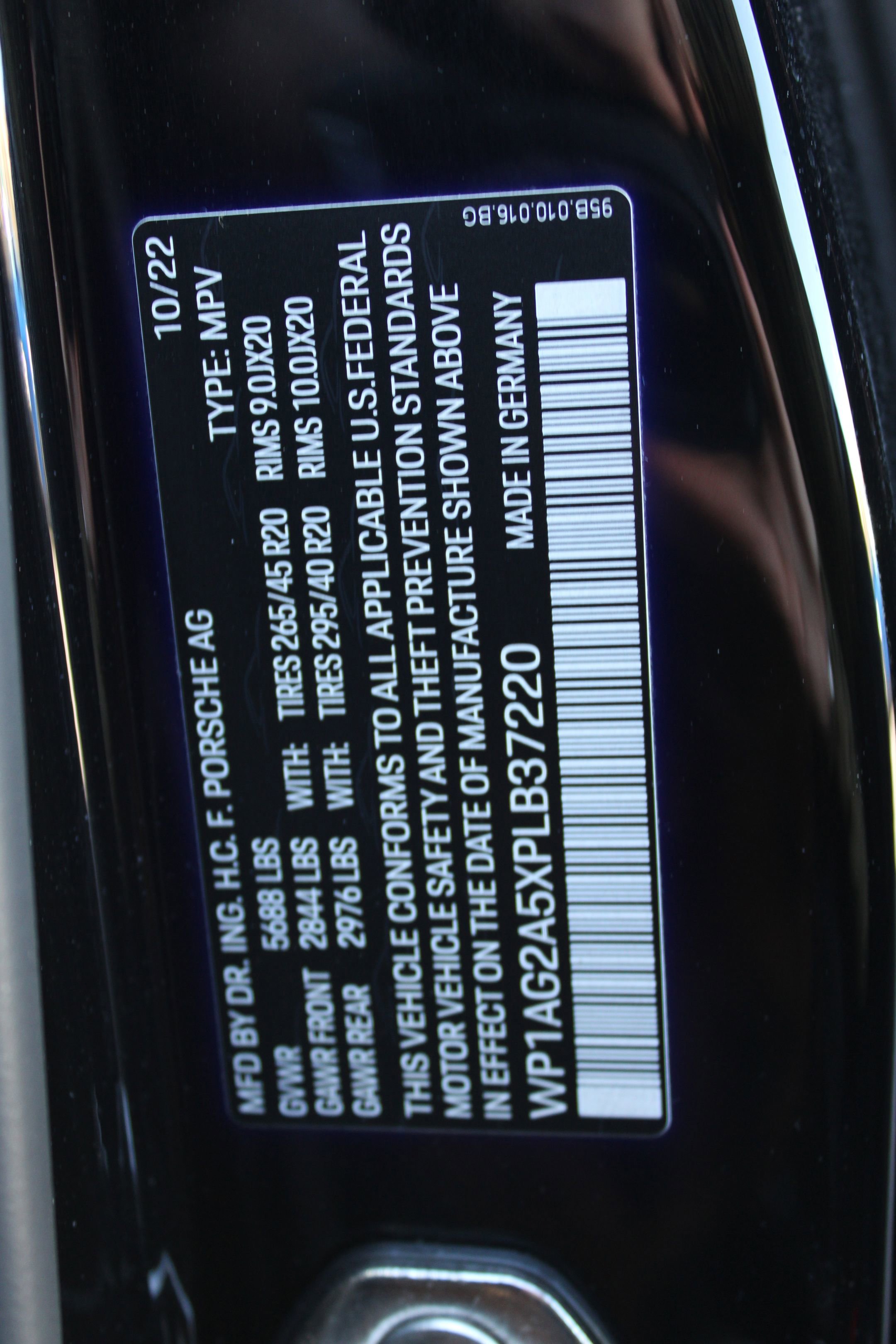 Certified 2023 Porsche Macan S image 30