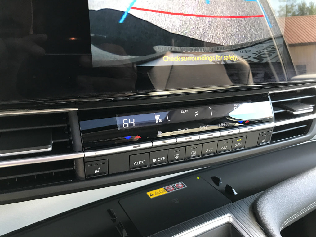 Used 2025 Toyota Sienna XLE image 22