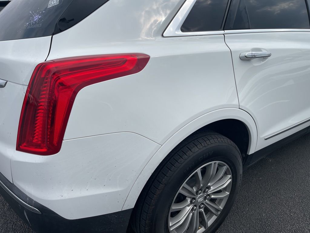 Used 2017 Cadillac XT5 Luxury w/ Driver Awareness Package image 9