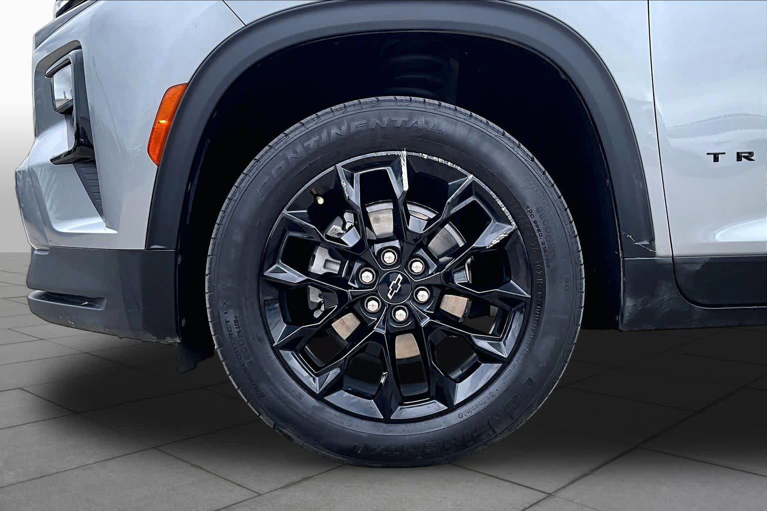 Used 2025 Chevrolet Traverse LT w/ Midnight/Sport Edition FWD image 11