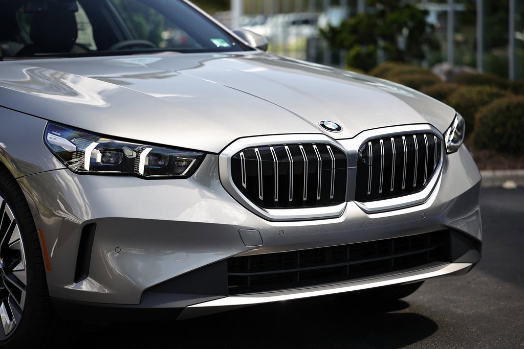 Used 2026 BMW 530i w/ Premium Package image 3