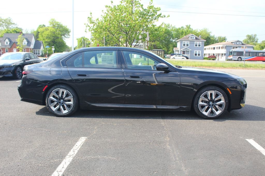 New 2026 BMW i7 xDrive60 w/ Premium Package AWD/4WD image 11