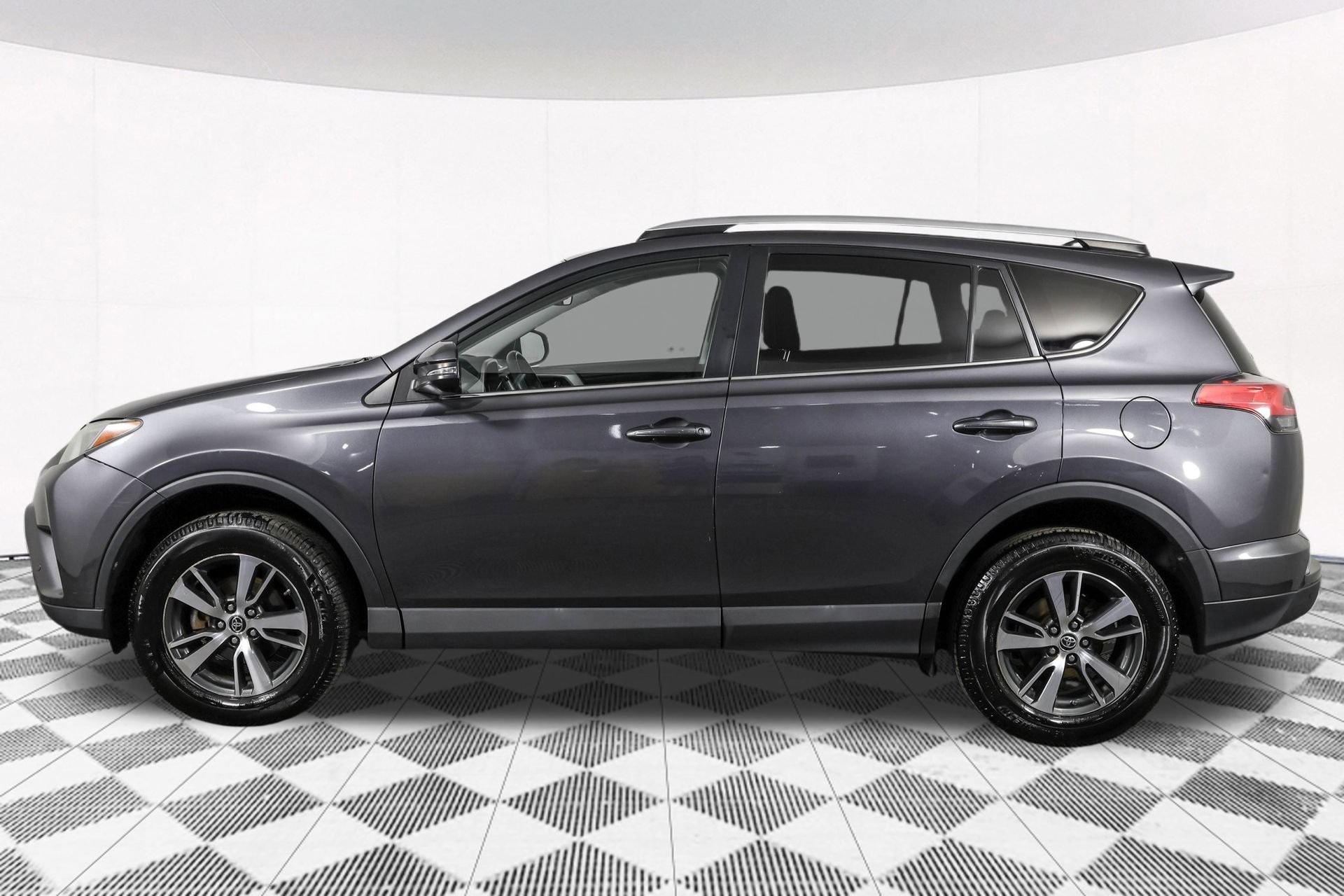Used 2016 Toyota RAV4 XLE w/ Convenience Package AWD/4WD image 20