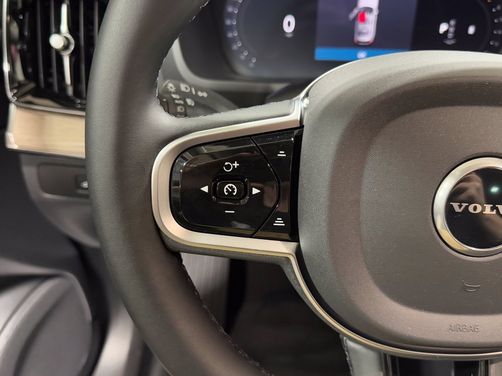 New 2026 Volvo XC90 B6 Plus w/ Protection Package Premier AWD/4WD image 19