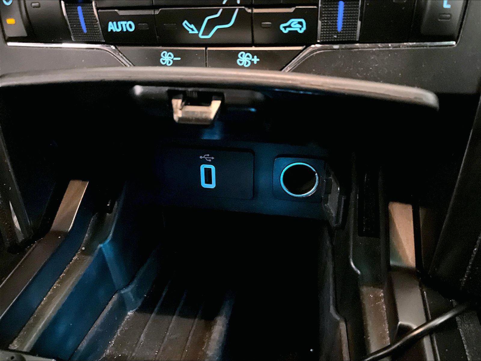 Used 2017 Ford Explorer XLT w/ Equipment Group 202A AWD/4WD image 33