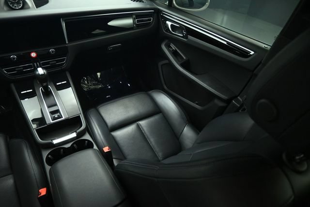 Used 2024 Porsche Macan AWD/4WD image 46