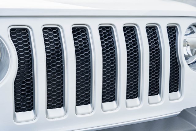 Used 2022 Jeep Wrangler Unlimited Sahara w/ Dual Top Group image 10