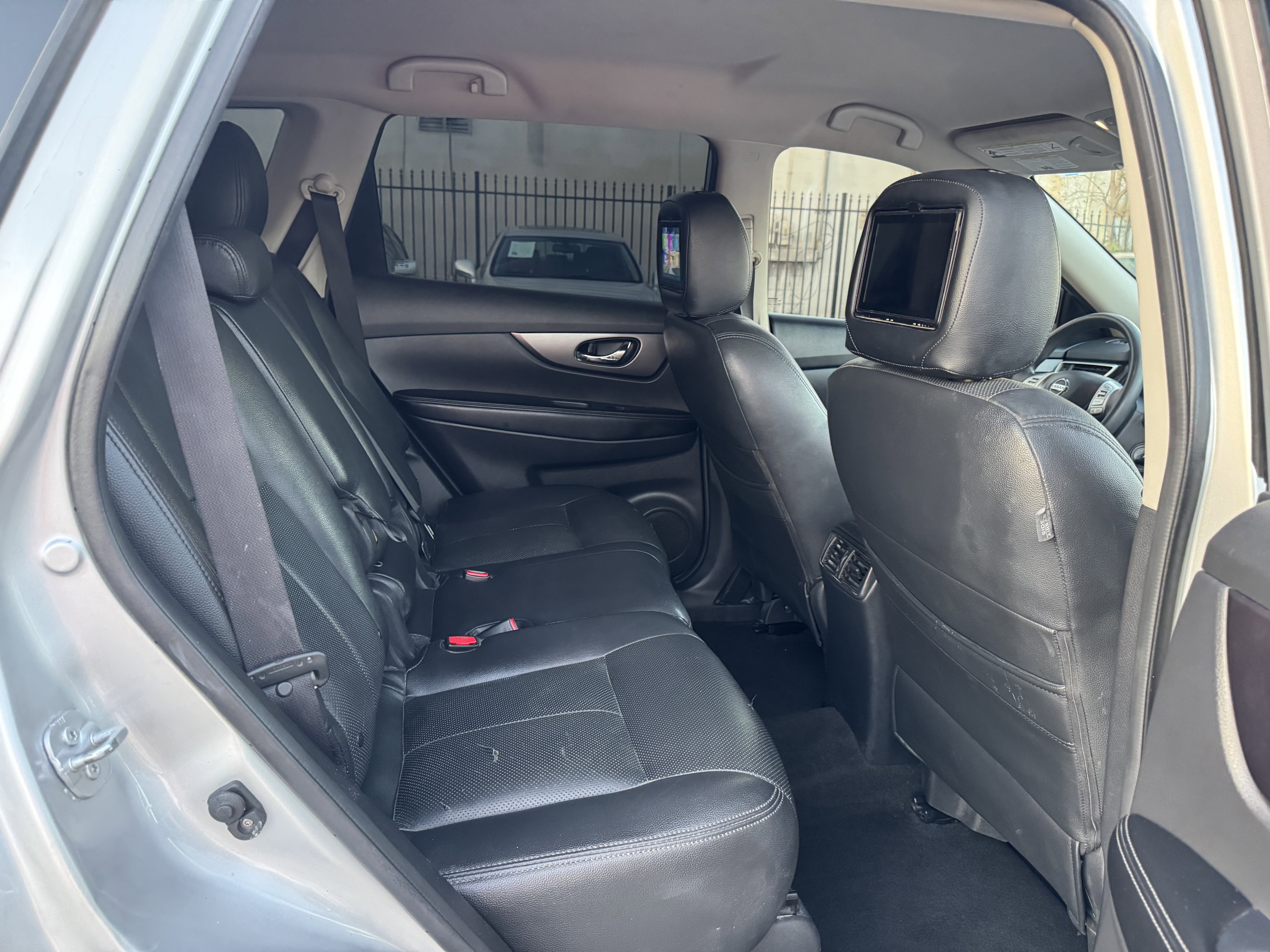 Used 2015 Nissan Rogue S image 15