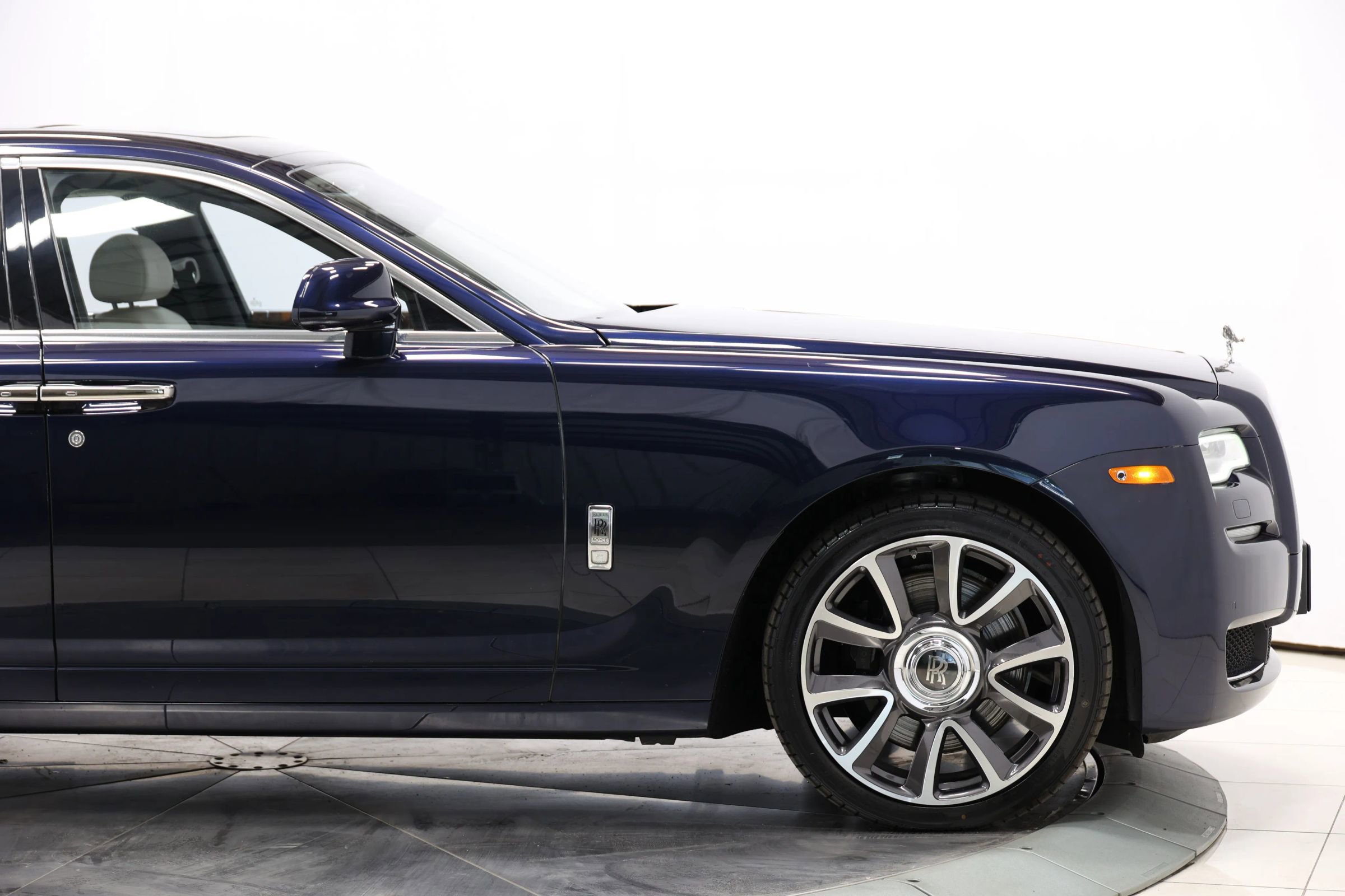 Used 2015 Rolls-Royce Ghost image 77