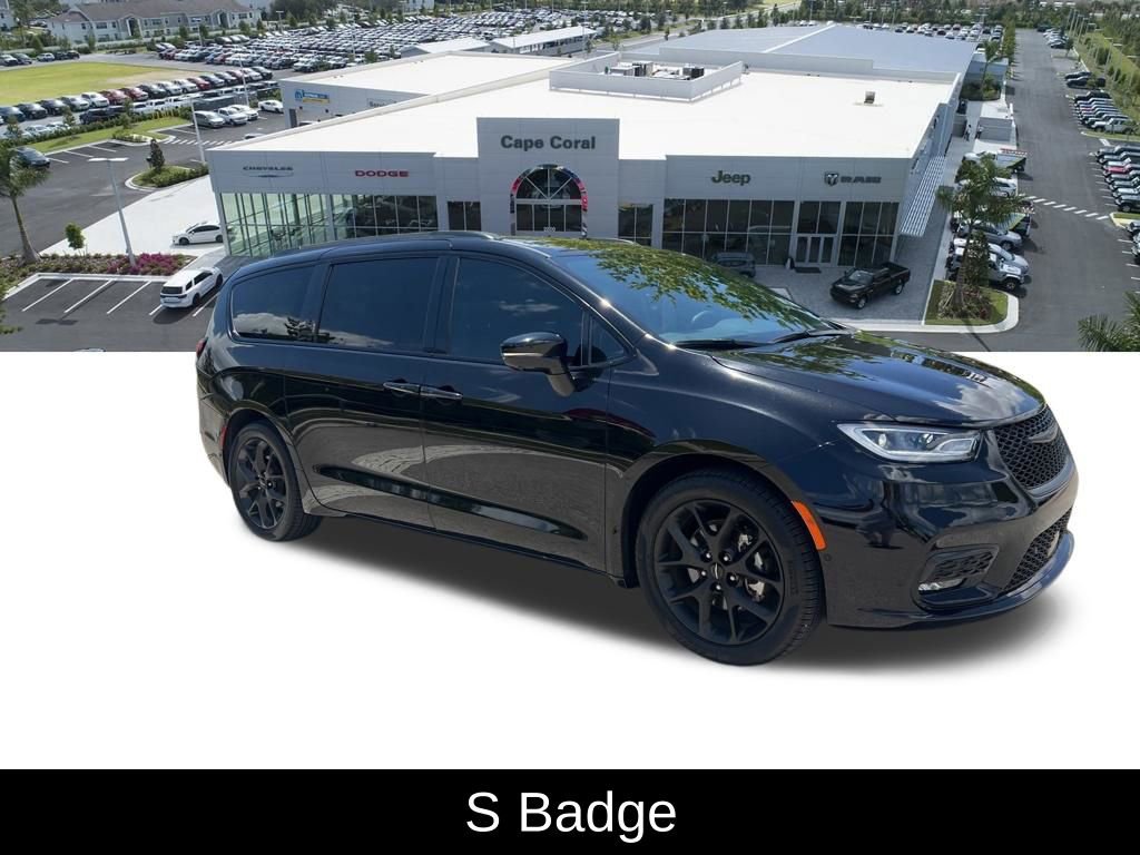 Used 2024 Chrysler Pacifica Touring-L w/ S Appearance Package FWD image 12